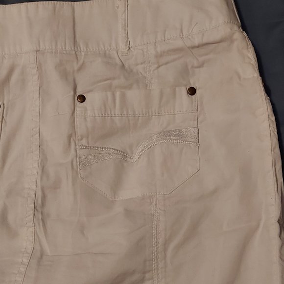 White skirt - Picture 6 of 6